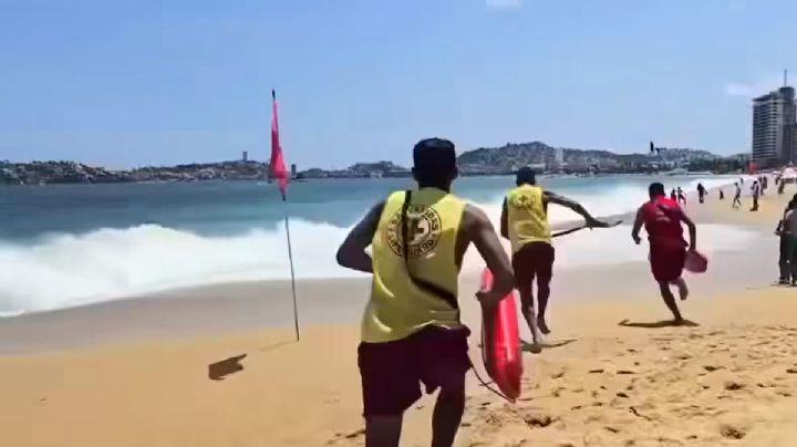 Alertan a turistas por grandes olas en playas de 9 estados del Pacífico este Jueves Santo