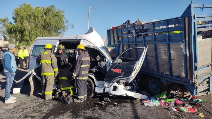 Reportan 5 muertos y varios lesionados en choque de camión de basura y combi I Fotos