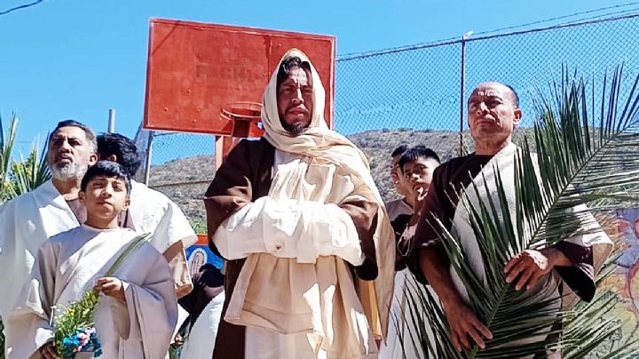 Hereda la cruz: Salvador será el Cristo del Arbolito como su abuelo y su papá