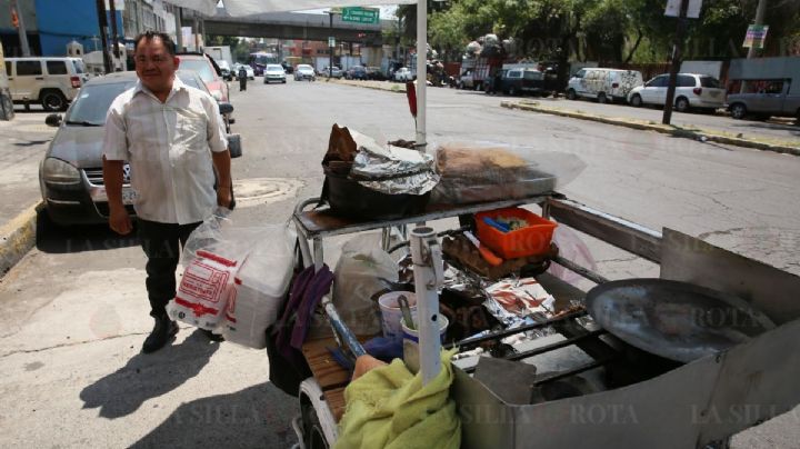 "Haya o no contingencia, tenemos que chambear": chilangos desafían la contaminación en CDMX