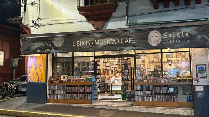 La Rueca de Gandhi, librería icónica de Xalapa, que promueve venta de libros de ocasión