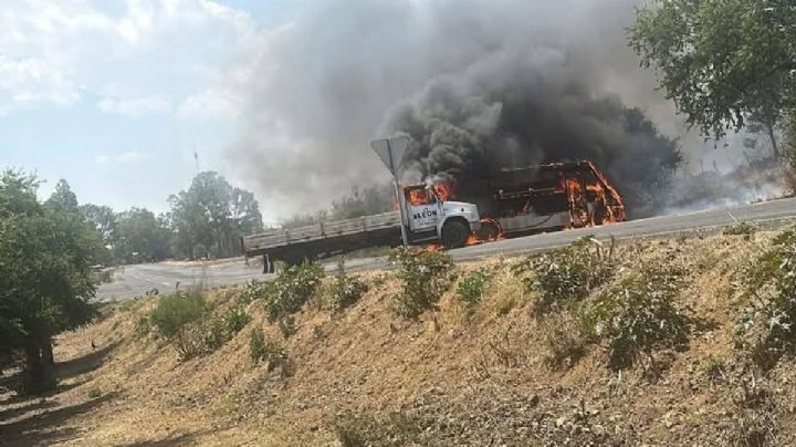 Narcobloqueos en la carretera Abasolo-Pénjamo; impacta violencia en Michoacán