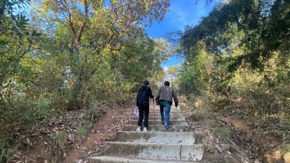 Tras estas escaleras hay un paisaje espectacular como el que se puede disfrutar en el Cerro del Toro en Acámbaro.