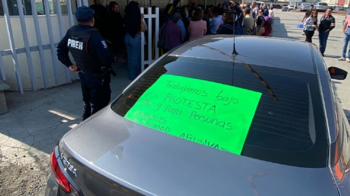 Acusan a subsecretaria de apropiarse estacionamiento en clínica de Piracantos