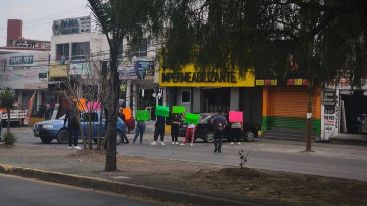 Bloqueo en el Colosio y Atirantado desquicia tráfico en Pachuca; de esto se trata