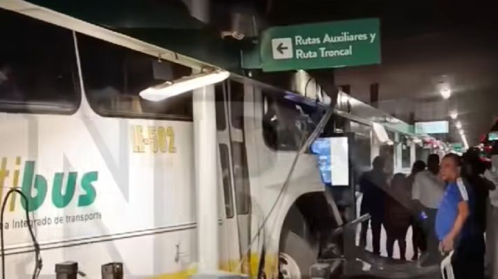 Camión se queda sin frenos y choca en paradero de Santa Rita