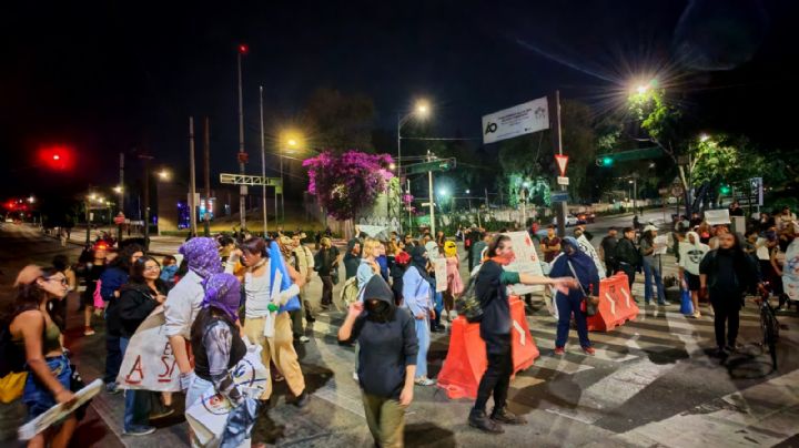 Estudiantes de la UNAM vandalizan y saquean en protestas contra el artítulo 15