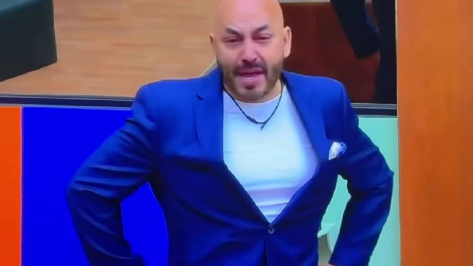 Después de casi 90 días de encierro, el cantante decidió salirse.