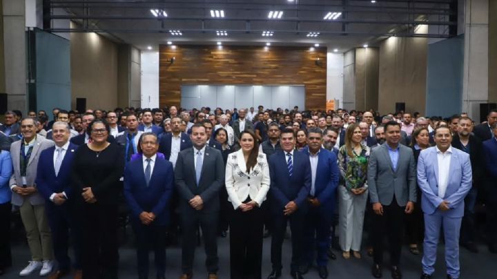 Tere Jiménez firma convenio para el desarrollo energético del estado