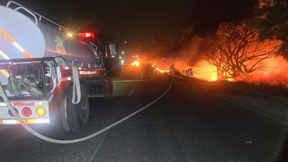 VIDEO: Incendio de tráiler en la autopista Orizaba–Puebla
