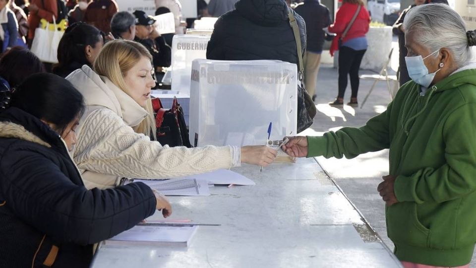 La Dirección de Capacitación Electoral del INE indica que la causa principal de las renuncias para ser funcionario de casilla es la existencia de problemas “laborales y sociales”.