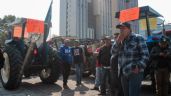 Foto ilustrativa de la nota titulada Campesinos de Puebla bloquean el SAT con tractores; exigen devolución del IEPS