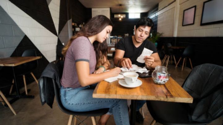 Por estas razones las personas no quieren dejar propinas en los restaurantes, según la psicología