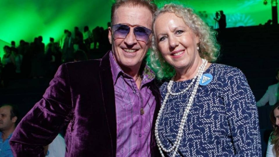 El famoso cantante atraviesa por momentos complicados debido a la condición de su esposa.