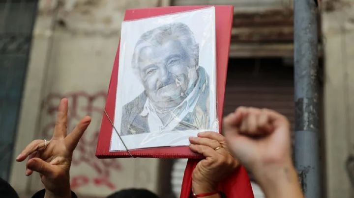 Al grito de "Grande Pepe", uruguayos despiden a Mujica