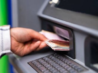 Estafa en cajeros automáticos: así funcionan las regletas para robar tu dinero