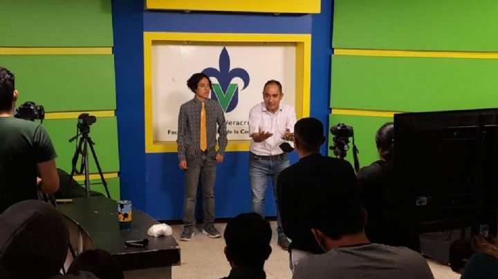 Rogel Montalvo: más que maestro, un apoyo para los estudiantes tras 20 años de dar clases