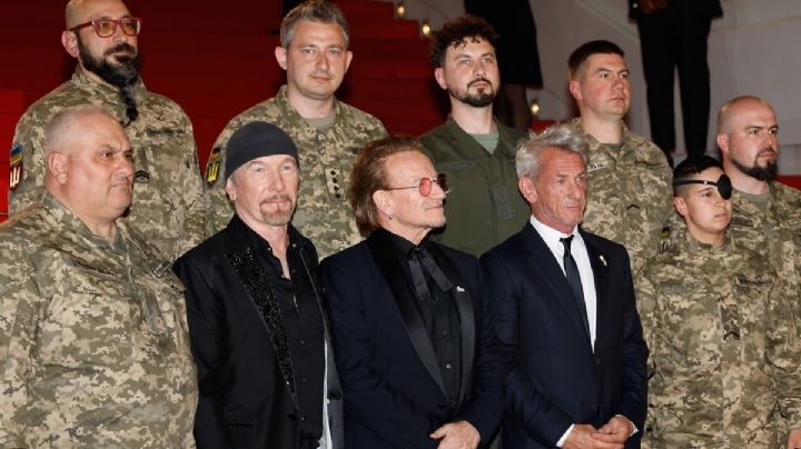 Bono llega al Festival de Cannes entre  soldados ucranianos y vestidos transparentes