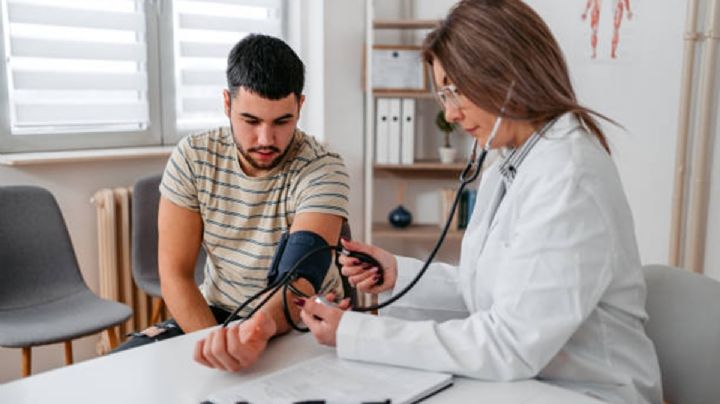 Hipertensión en adultos de entre 20 y 30 años va al alza en México; advierten médicos