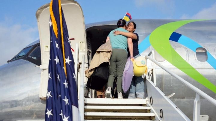 Primer vuelo de autodeportados: 64 migrantes salen de EU