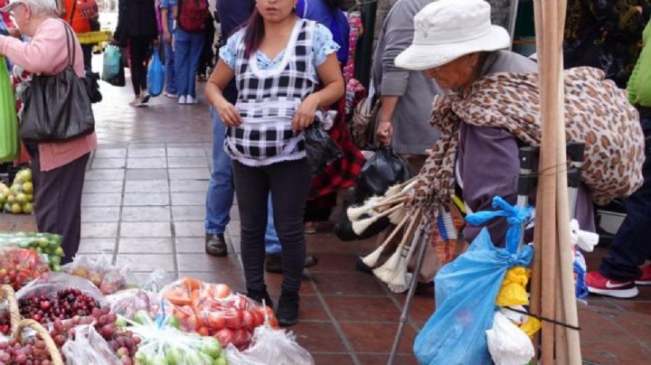 Lucía y Miguel, el rostro de la vejez laboral; 70% de los adultos mayores en México trabajan