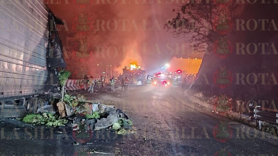 Choque provoca incendio de camiones en Cumbres de Maltrata, Veracruz