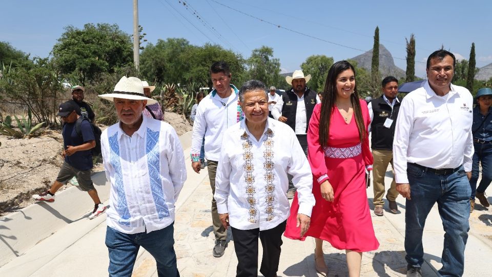 Julio Menchaca entregó repavimentaciones de calles y caminos en Cardonal