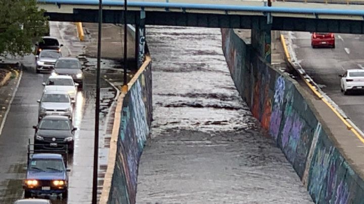 Así corre el agua en el Malecón del Río con las primeras lluvias en León
