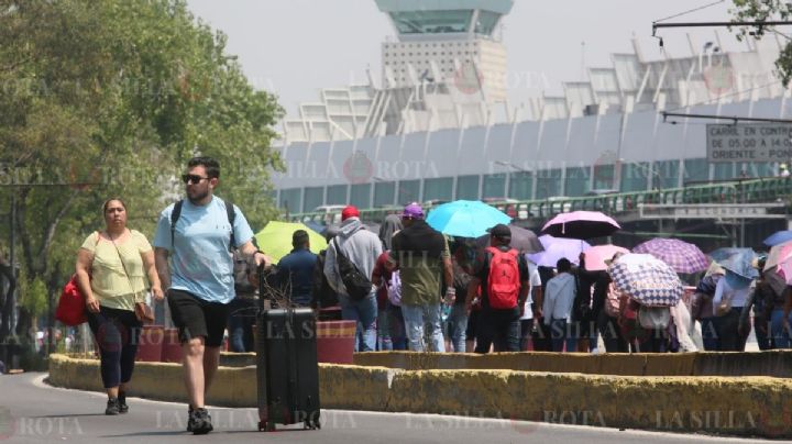“Por la CNTE perdí mi avión, ahora tengo que comprar otro boleto”