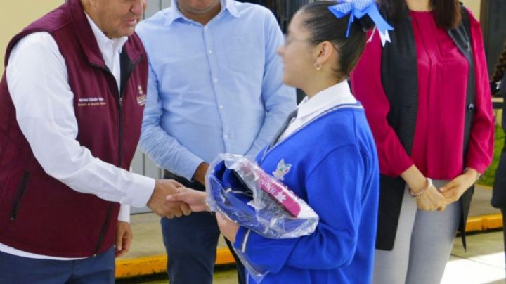 Gobierno de Hidalgo lanza mega licitación de útiles y calzado escolar