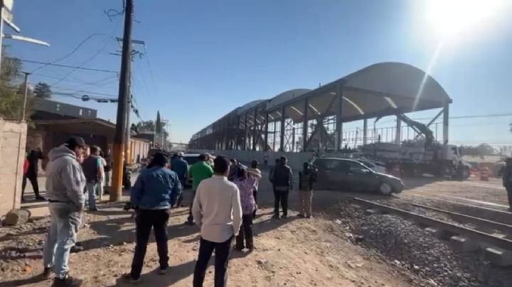 Vecinos de Teyahualco se enfrentan a vialidades saturadas por obras del Tren Suburbano