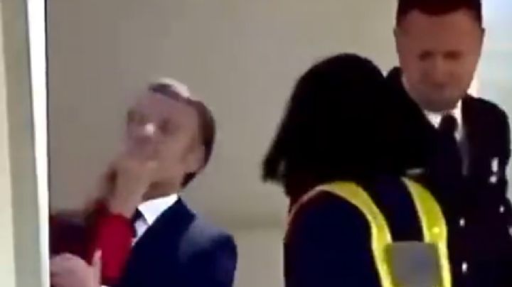 “Algún día me casaré contigo”: la historia de amor, y manotazo, de Macron y Brigitte