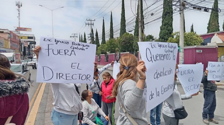 Padres de familia acusan de fraude a director de escuela primaria en Tizayuca