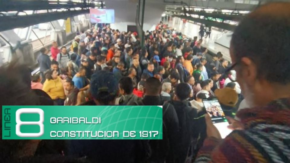 Colapsada la Línea 8 del Metro CDMX