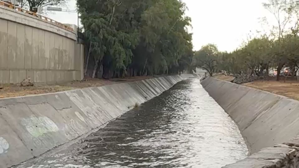 Malecón del Río con agua corriendo