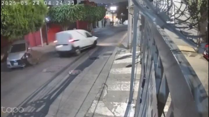 Grúa recoge auto chocado en Naucalpan; lo desvalijan en corralón y rechazan entregarlo