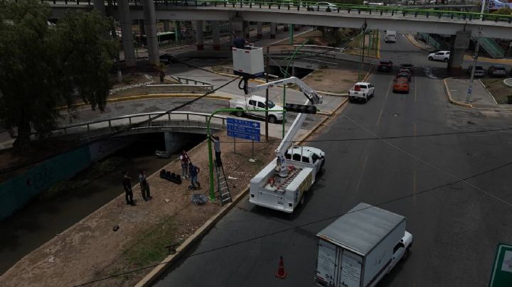 Colocan nuevo semáforo en este bulevar de Pachuca