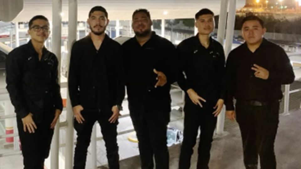 No todos eran músicos; uno de ellos era el representante de la banda