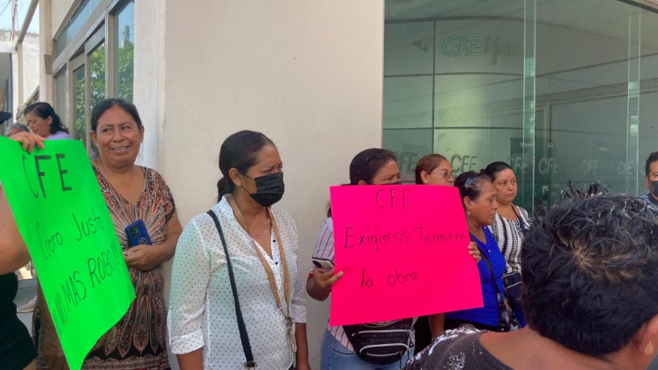 ¿Cuál es el conflicto entre habitantes de la colonia El Fénix de Veracruz y CFE?