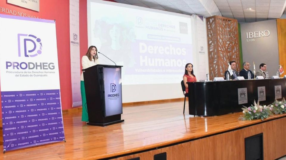 Se impartieron conferencias sobre Derechos Humanos.