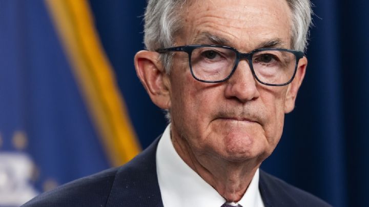 Fed ignora exigencias y mantiene tasas sin cambios; "necio", arremete Trump contra Powell