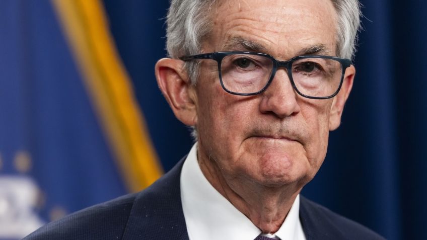 Fed ignora exigencias y mantiene tasas sin cambios; "necio", arremete Trump contra Powell