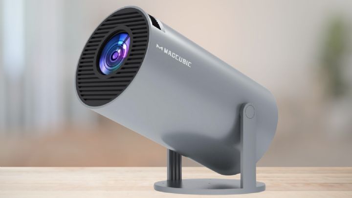 Proyecta series, películas y apps por menos de $1,200 con este mini proyector inteligente (ahora con cupón)