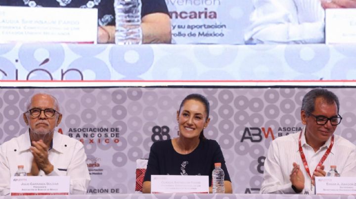Sheinbaum pide a los banqueros más créditos