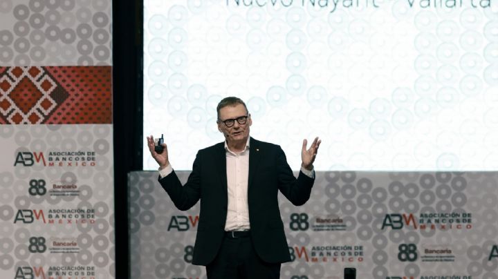 Instituciones limitan desarrollo en México, afirma premio Nobel de Economía