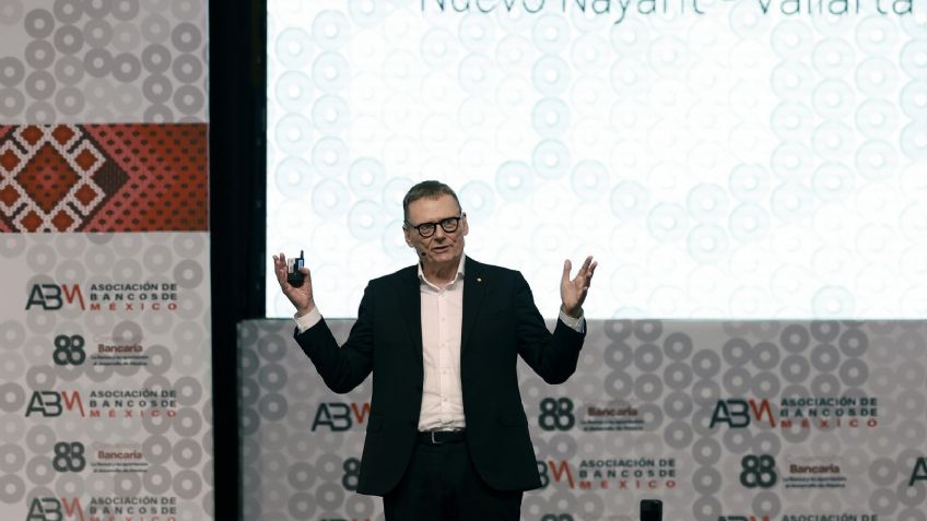 Instituciones limitan desarrollo en México, afirma premio Nobel de Economía