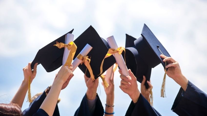 Con todo y título universitario, latinas ganan menos que hombres en Estados Unidos: UCLA