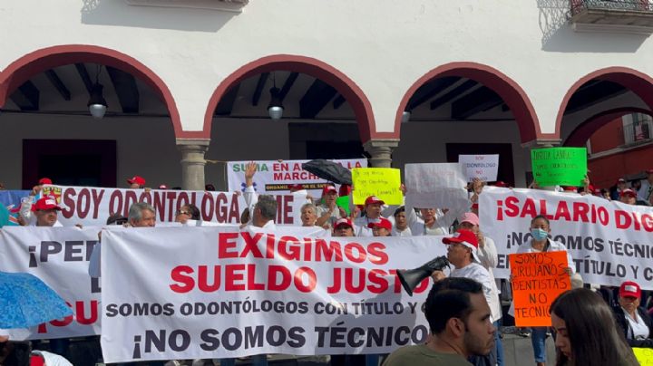 Pacientes sin cama en el IMSS y desabasto desatan protestas de médicos en Puebla