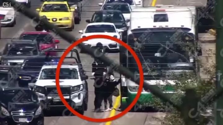 La bajan de la “oruga” por robarle a pasajero en León | VIDEO