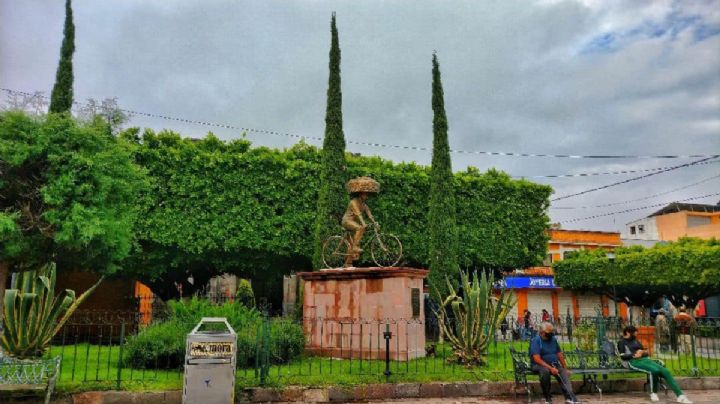 Este municipio de Guanajuato tiene la escultura de un panadero en bicicleta